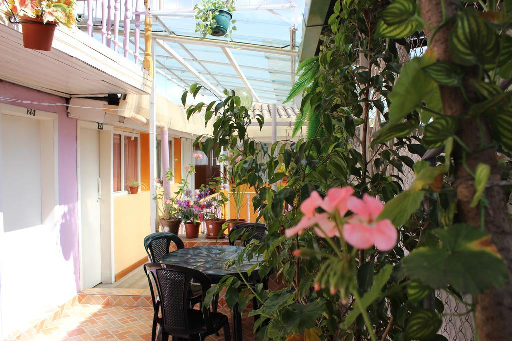 Hostal Yumbo Imperial Quito Eksteriør billede